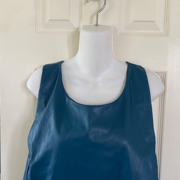 Tahari Sport Women's Active Faux Leather Racerback Cropped Tank - Picture 4 of 6